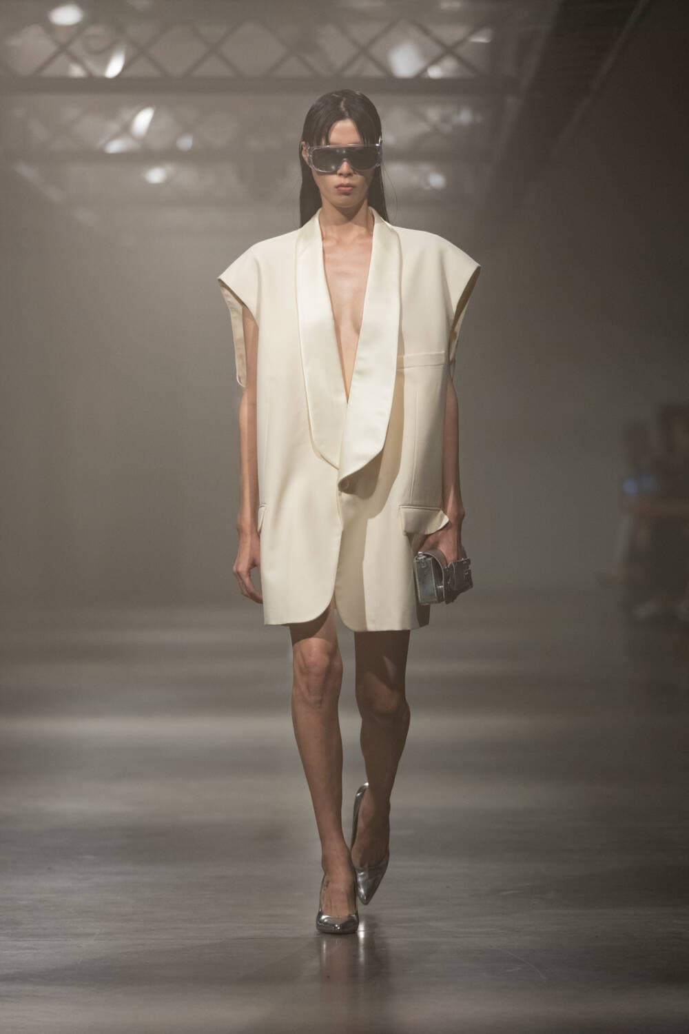 【送料関税込み】Maison Margiela SS25 REPLICA MM6 Maison Margiela: Ready-To-Wear SS25 - 10 Magazine USA